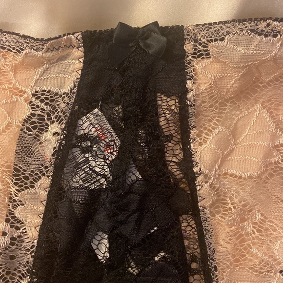 NEW GORGEOUS Bedroom Stories Chantilly Lace High Waisted Garter w/bows SZ SMALL - Picture 2 of 5